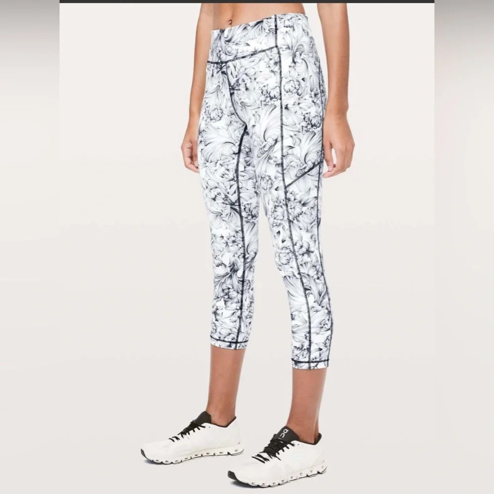 Lululemon Speed Up Crop *21” Light Garden White Black View 2